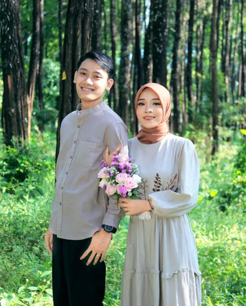 Foto sampul undangan Febri & Della