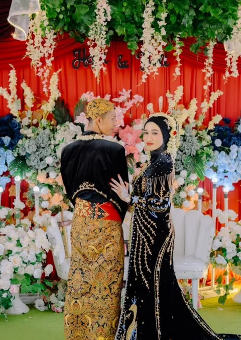Foto sampul undangan Esti & Yudi