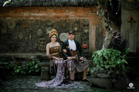 Foto sampul undangan Sukria & Efri