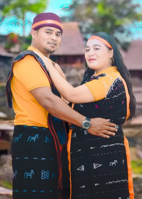Foto sampul undangan Yophi & Merlyn