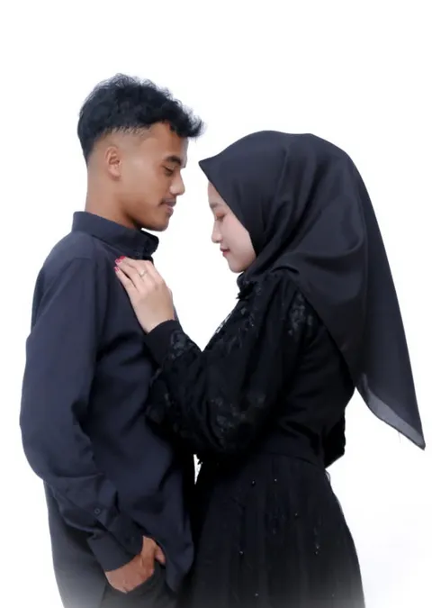 Foto sampul undangan Azizah & Dino