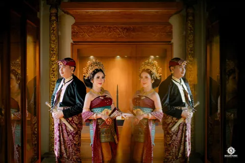 Foto sampul undangan Eka Pradnya & Ade Astina