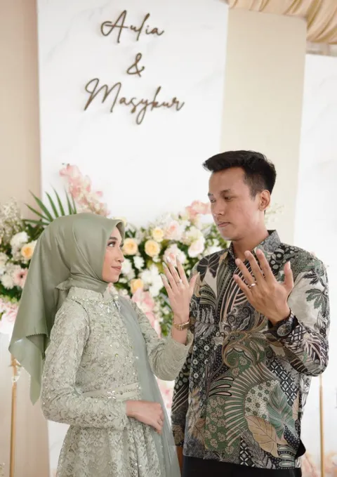 Foto sampul undangan Aulia Dessy Ramadhani, S.Si & Masykur Hidayatullah, S.Hum