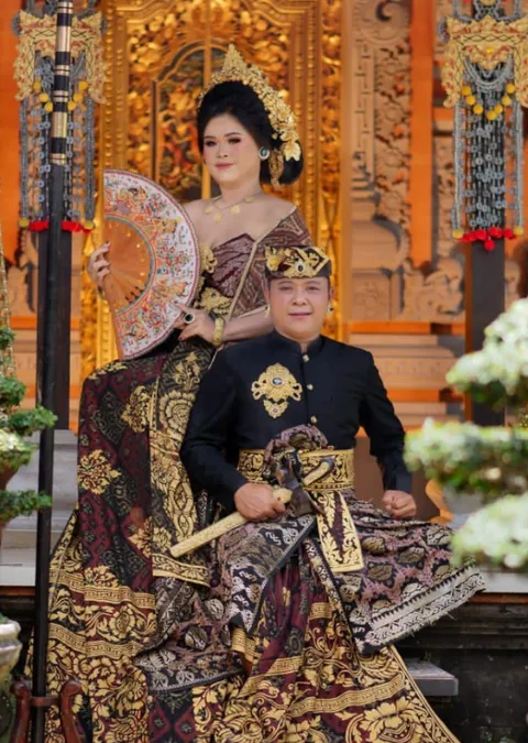 Foto sampul undangan Tya & Teba