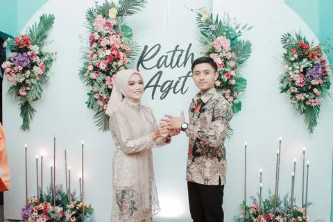 Foto sampul undangan Ratih & Agit