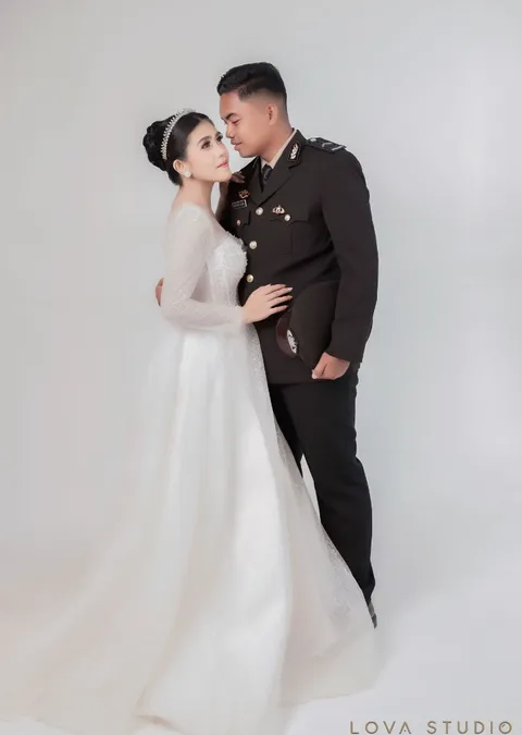 Foto sampul undangan Carina & Juan