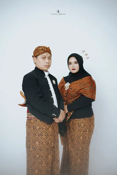 Foto sampul undangan Friendhira & Zhulla