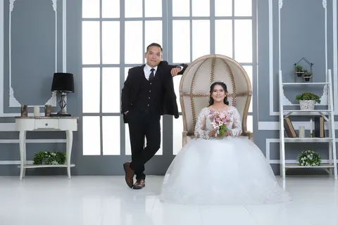 Foto sampul undangan Pretty Manurung & Dedi Gultom