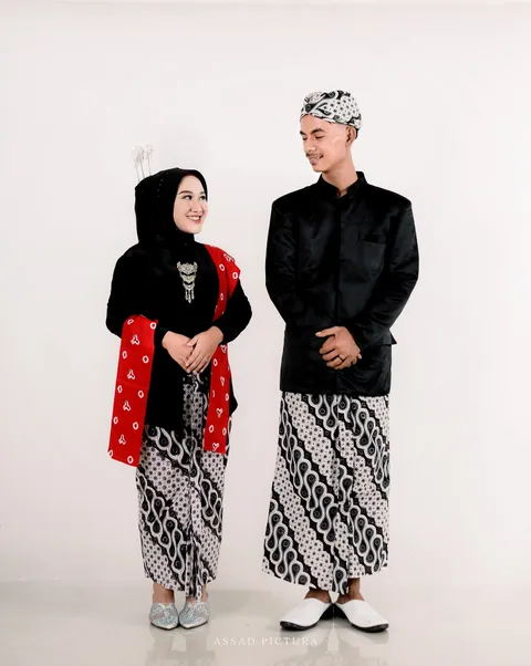 Foto sampul undangan Phani Ristiani & Reja Gunawan