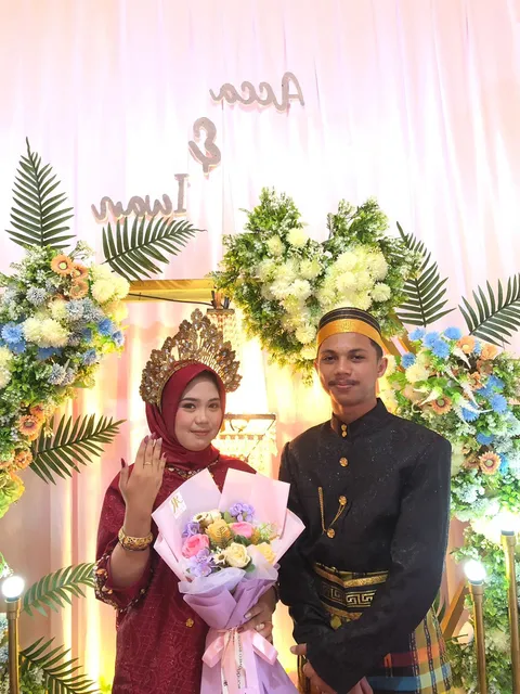 Foto sampul undangan Heru & Hikmah