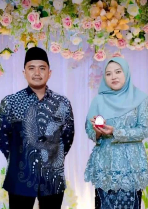 Foto sampul undangan Muhammad Muqlis Rifai & Januaris Endang Prahasiwi