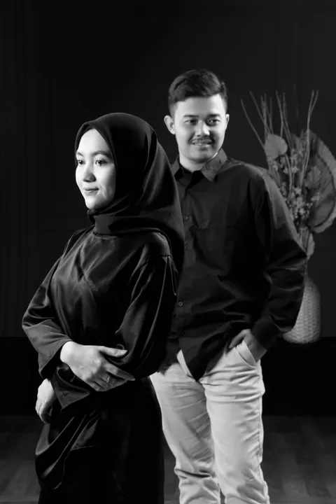 Foto sampul undangan Rifat Ramzi Alkatiri & Nina Wilian Safitri