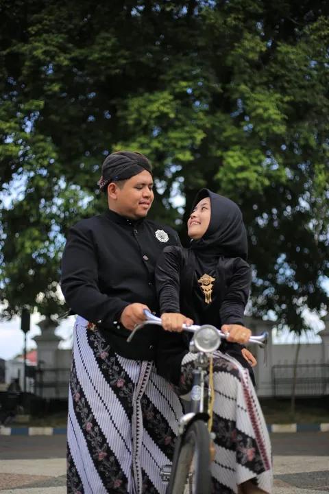 Foto sampul undangan Riski & Rufi
