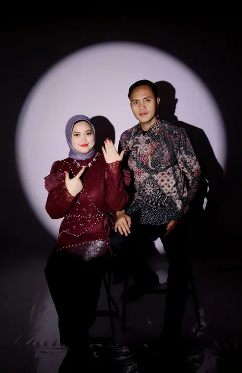 Foto sampul undangan Mila & Pauhan