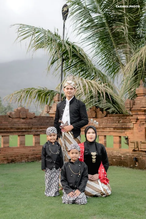 Foto sampul undangan Eka & Lusi