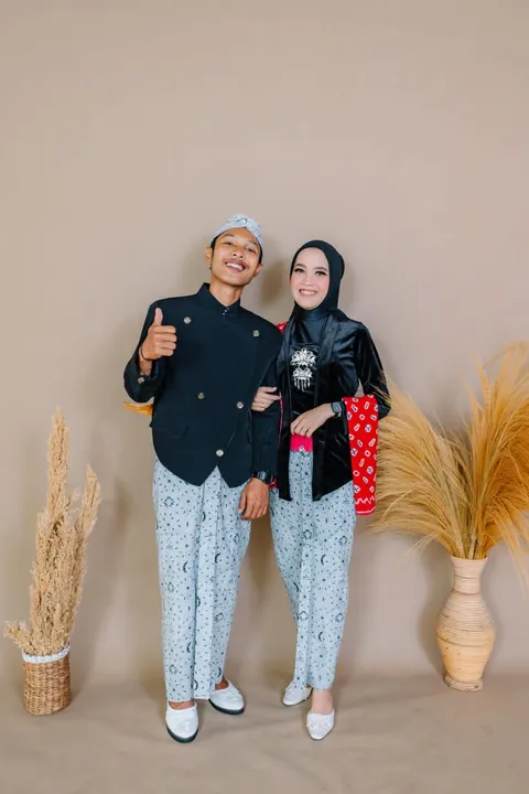 Foto sampul undangan Anik & Sundari
