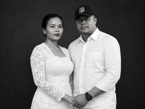 Foto sampul undangan Nyoman Parwiki & Putu Darmawan