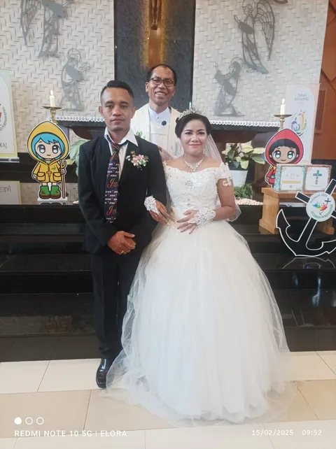 Foto sampul undangan Sari & Goris