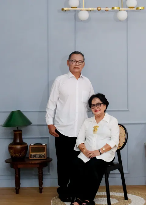 Foto sampul undangan Titiek & Suyatmin