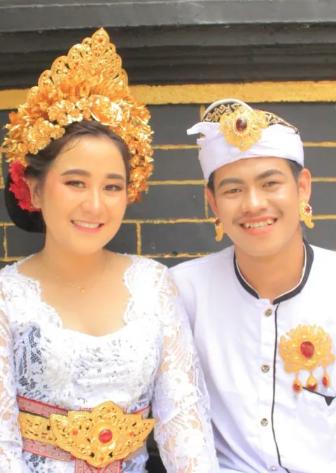 Foto sampul undangan Kadek & Vallen