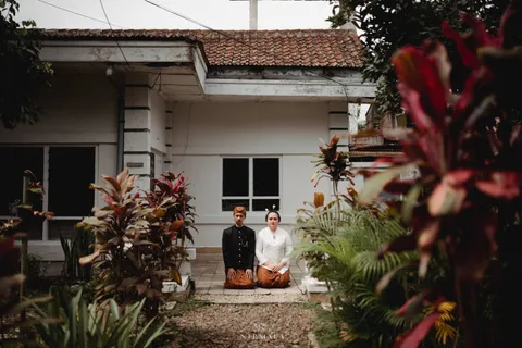 Foto sampul undangan Teguh & Ami