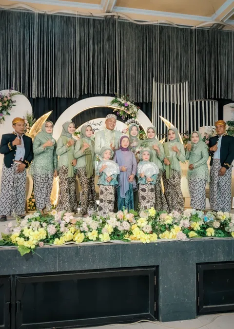 Foto sampul undangan Saniya Ayyunadia S.E. & Wiwit Nugroho S.E