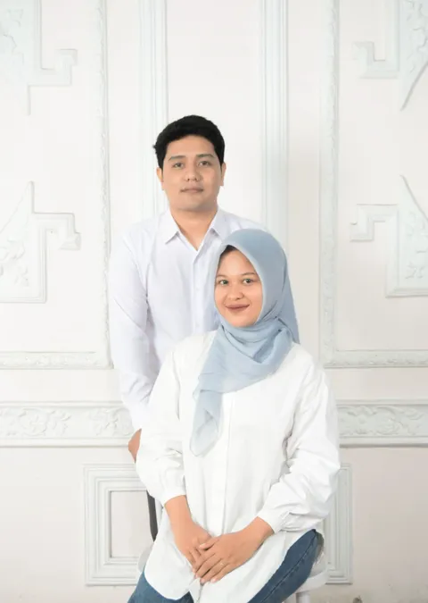 Foto sampul undangan Hendra & Ella