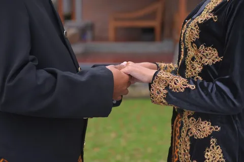 Foto sampul undangan Helda & Wahyu