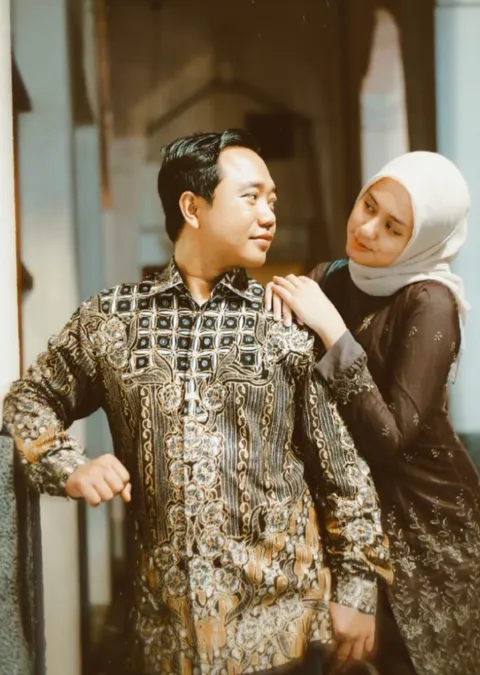 Foto sampul undangan Adela & Anung