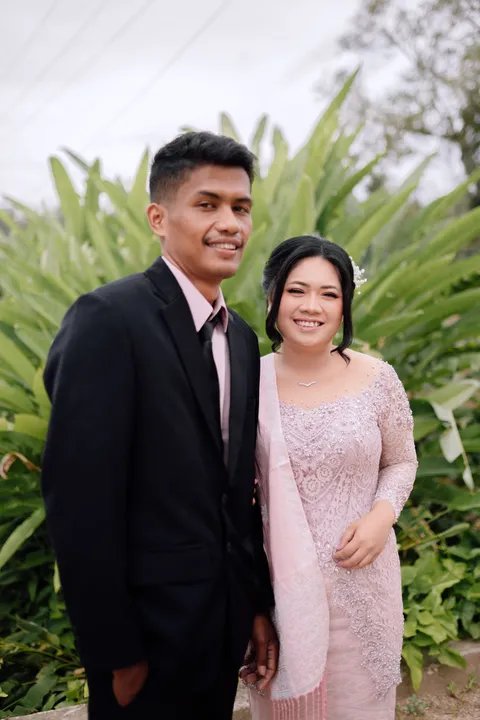 Foto sampul undangan Junika & Hendra