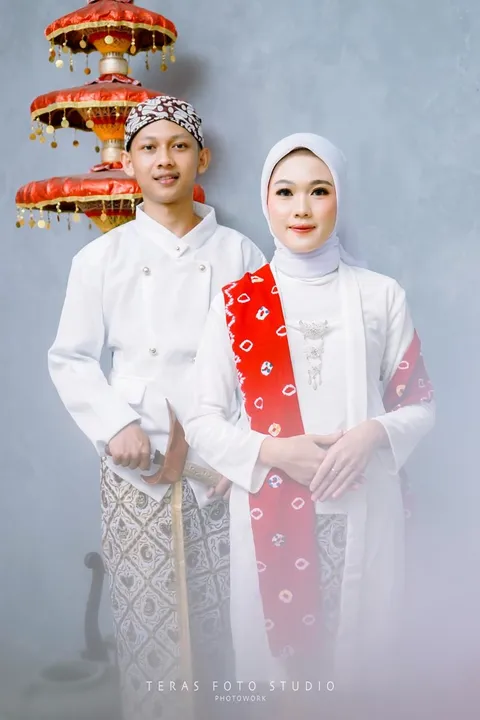 Foto sampul undangan Iis & Alwi