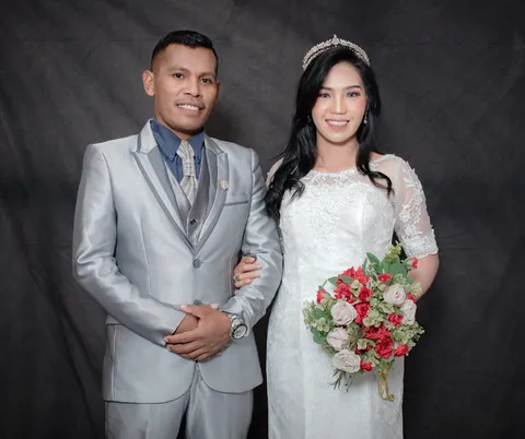 Foto sampul undangan Hasmi & Gusti