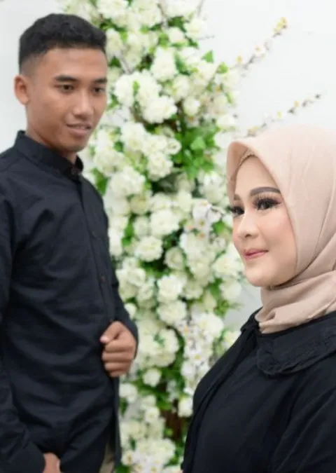 Foto sampul undangan Nunu & Adit