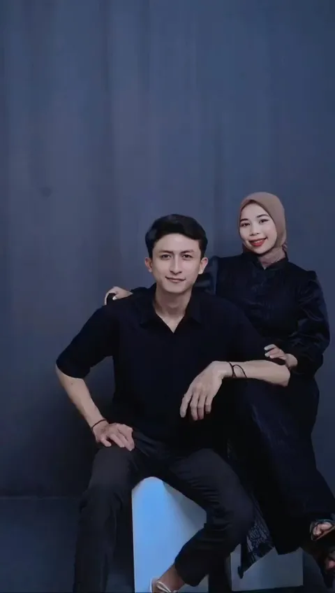 Foto sampul undangan Fhesa & Zein