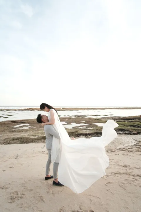 Foto sampul undangan Jonathan & Dewi