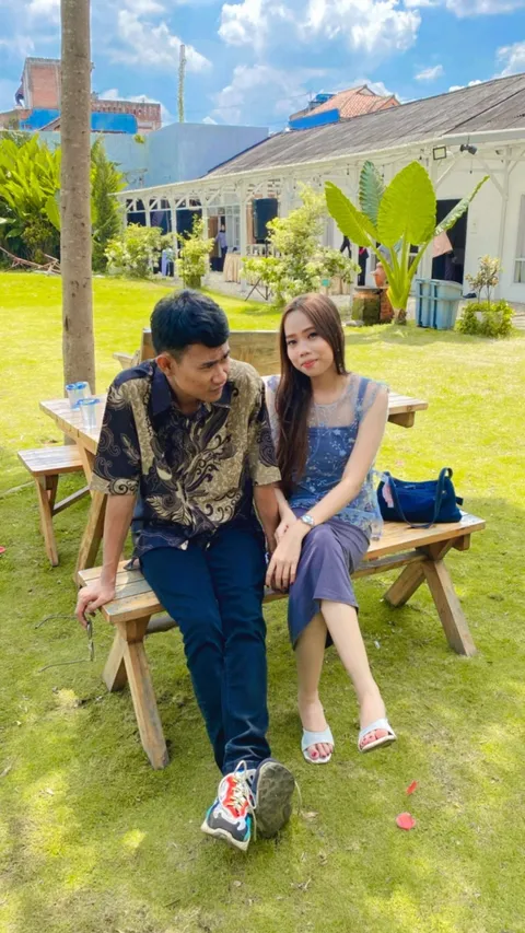 Foto sampul undangan Annisa & Reza