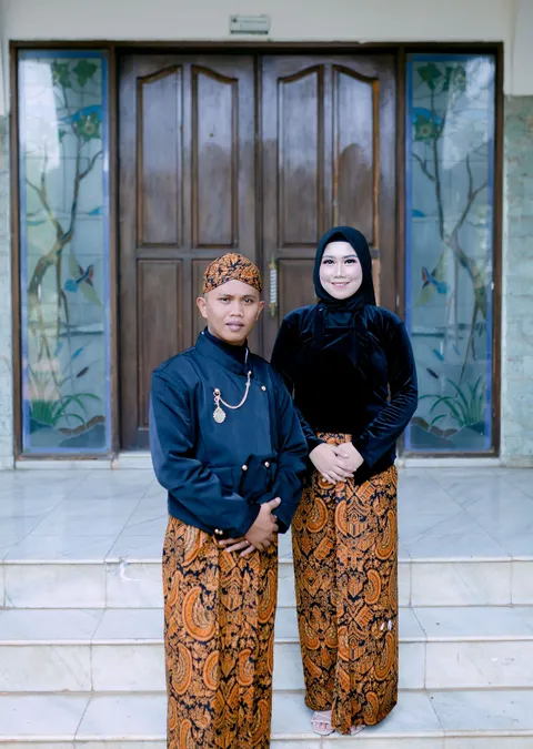 Foto sampul undangan Rino & Via