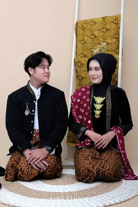 Foto sampul undangan Rini & Riki