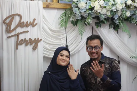 Foto sampul undangan Terry Restu Esaputra & Devi Rusdiana