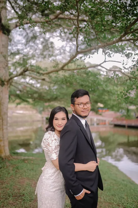 Foto sampul undangan Frigga & Robert