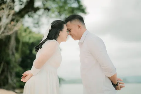 Foto sampul undangan Mega & Ferdi
