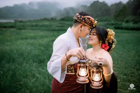 Foto sampul undangan Indah & Agus