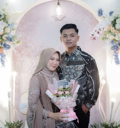 Foto sampul undangan Hidayat & Siti