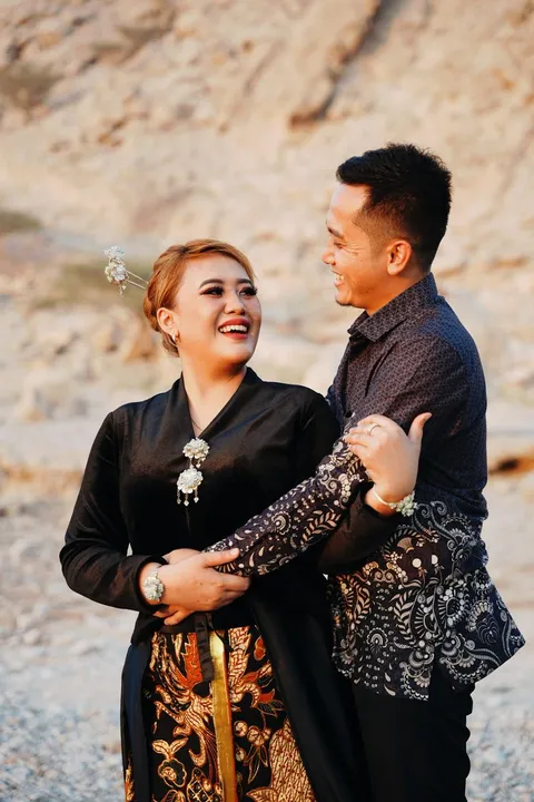 Foto sampul undangan Ade & Mini
