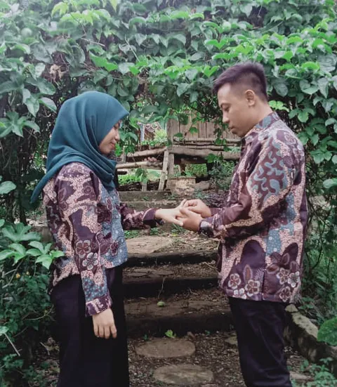 Foto sampul undangan Arief & Isfaroh