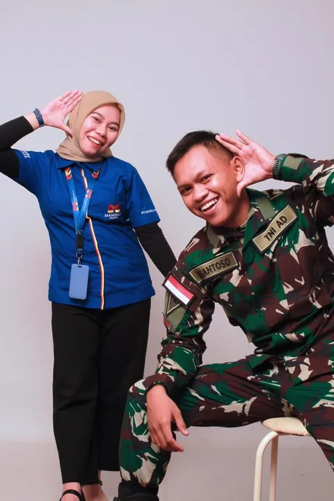 Foto sampul undangan Uyu & Wawan