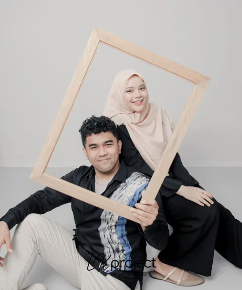 Foto sampul undangan Alvi & Dina