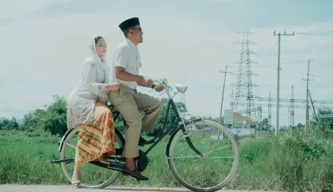 Foto sampul undangan Mega & Mastang