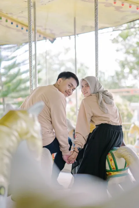 Foto sampul undangan Aurellia & Fahrezi