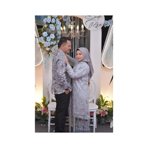 Foto sampul undangan Budi & Rika